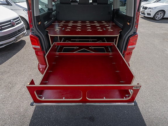 Volkswagen Multivan 16 of 30