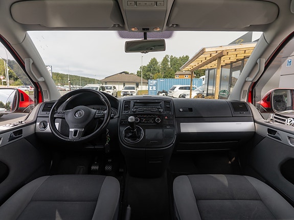 Volkswagen Multivan 22 of 30