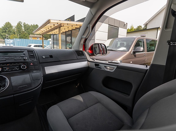 Volkswagen Multivan 24 of 30