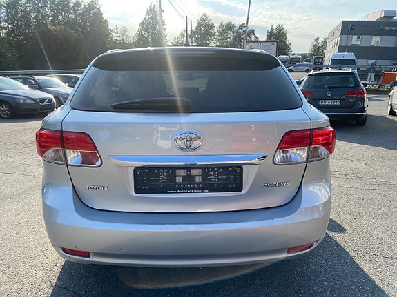 Toyota Avensis 10 of 30