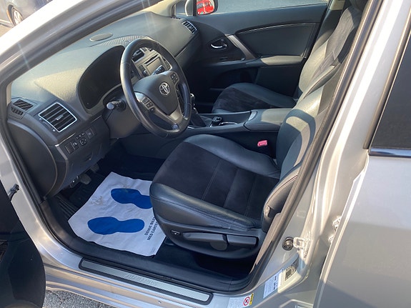 Toyota Avensis 14 of 30