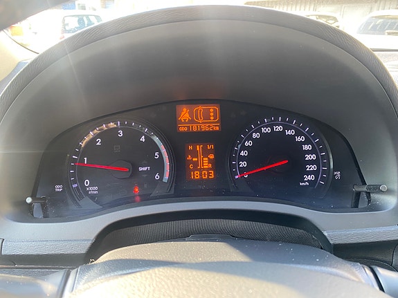 Toyota Avensis 21 of 30