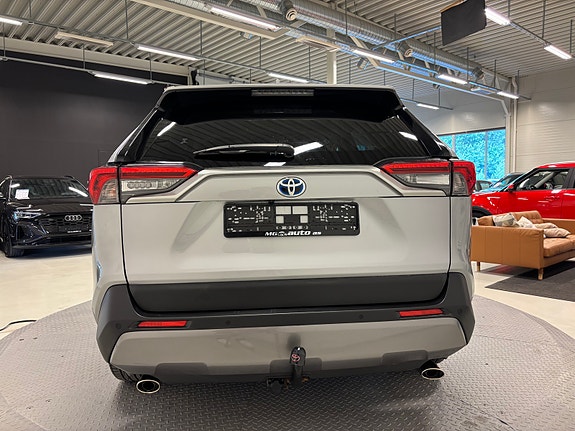 Toyota RAV4 4 of 29