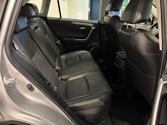 Toyota RAV4 26 of 29
