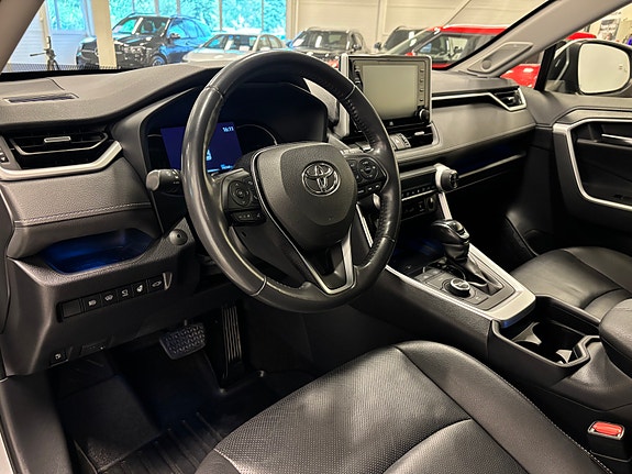 Toyota RAV4 9 of 29