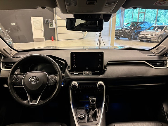 Toyota RAV4 12 of 29