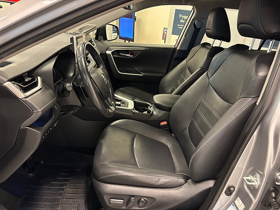 Toyota RAV4 8 of 29