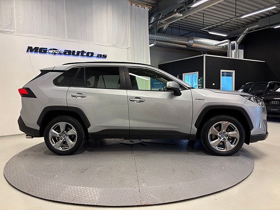 Toyota RAV4 3 of 29