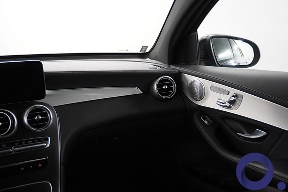 Mercedes-Benz GLC300 de 16 of 30