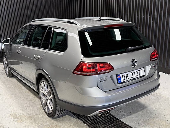 Volkswagen Golf Alltrack 9 of 30