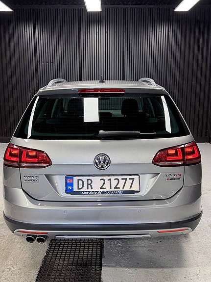 Volkswagen Golf Alltrack 10 of 30