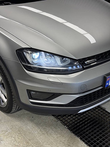 Volkswagen Golf Alltrack 2 of 30