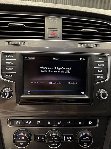 Volkswagen Golf Alltrack 22 of 30