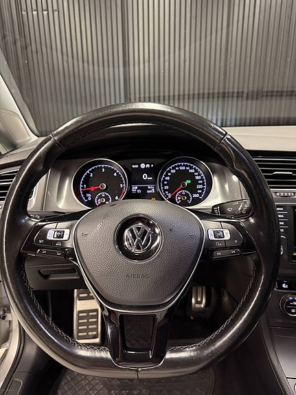 Volkswagen Golf Alltrack 18 of 30