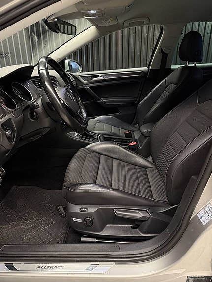 Volkswagen Golf Alltrack 16 of 30