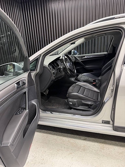 Volkswagen Golf Alltrack 15 of 30