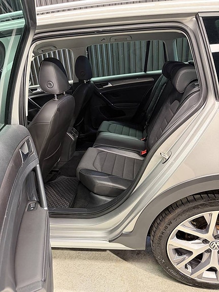Volkswagen Golf Alltrack 29 of 30