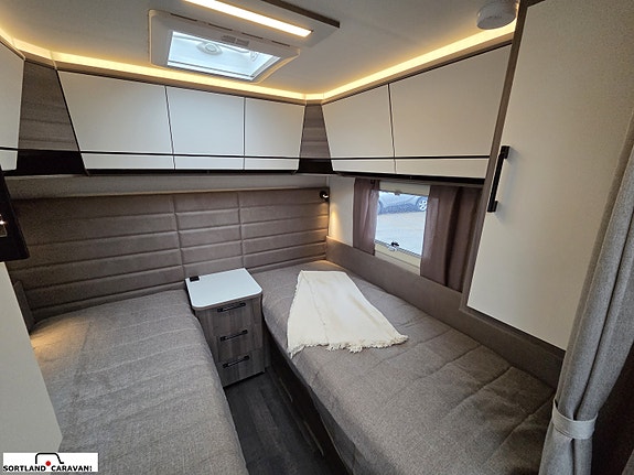 KABE ESTATE 470 GLE 20 of 30