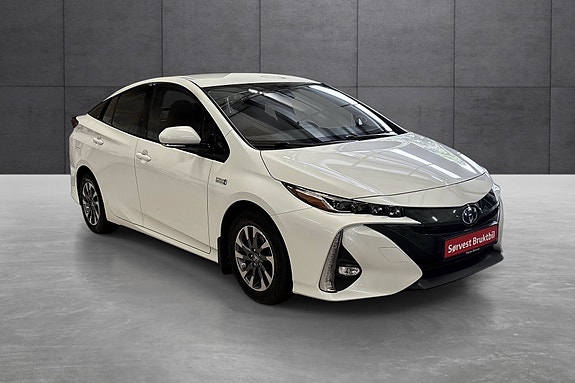 Toyota Prius Plug-in Hybrid 7 of 28
