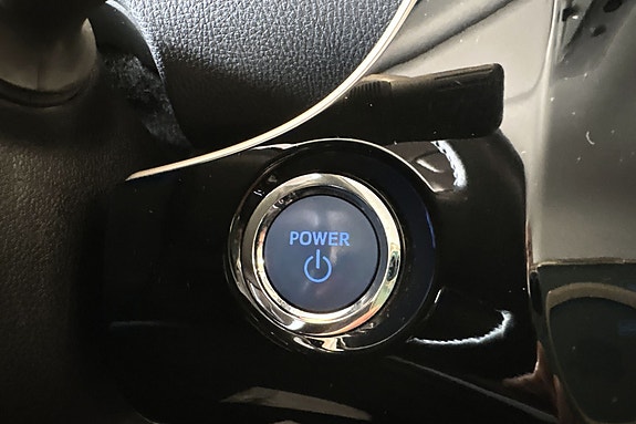 Toyota Prius Plug-in Hybrid 24 of 28
