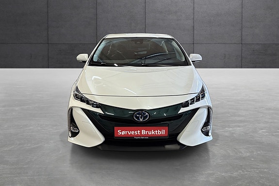 Toyota Prius Plug-in Hybrid 8 of 28