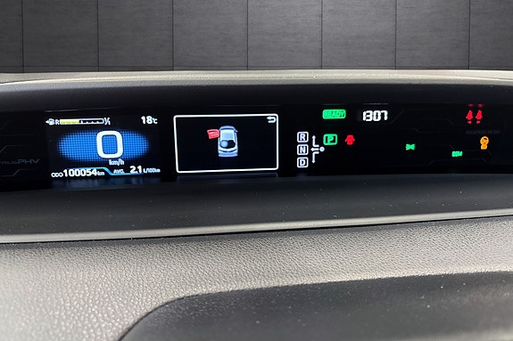 Toyota Prius Plug-in Hybrid 13 of 28