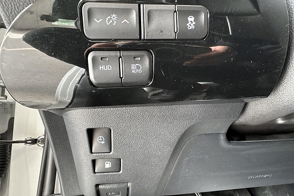 Toyota Prius Plug-in Hybrid 27 of 28
