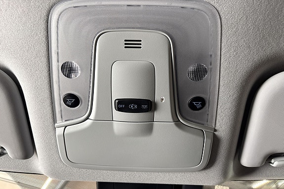 Toyota Prius Plug-in Hybrid 26 of 28