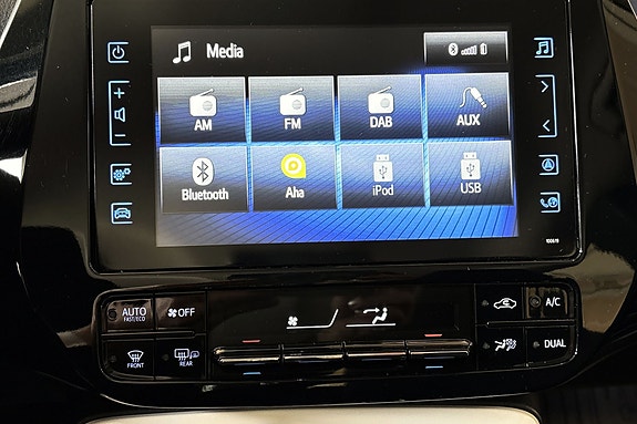 Toyota Prius Plug-in Hybrid 20 of 28