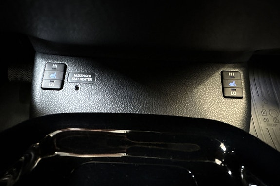 Toyota Prius Plug-in Hybrid 25 of 28