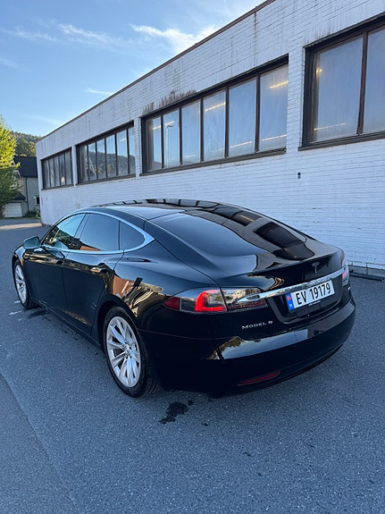 Tesla Model S 4 of 13