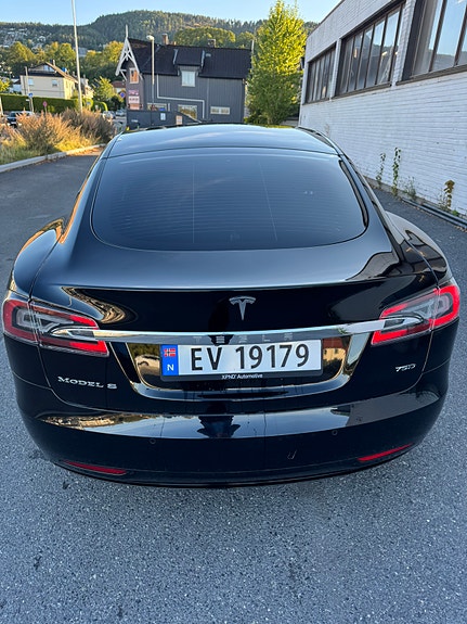 Tesla Model S 5 of 13