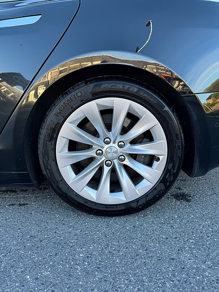 Tesla Model S 13 of 13