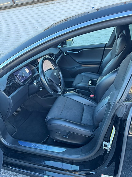 Tesla Model S 8 of 13