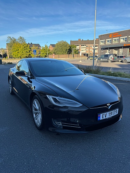 Tesla Model S 7 of 13