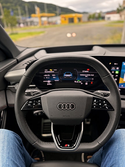 Audi Q6 e-tron 8 of 15