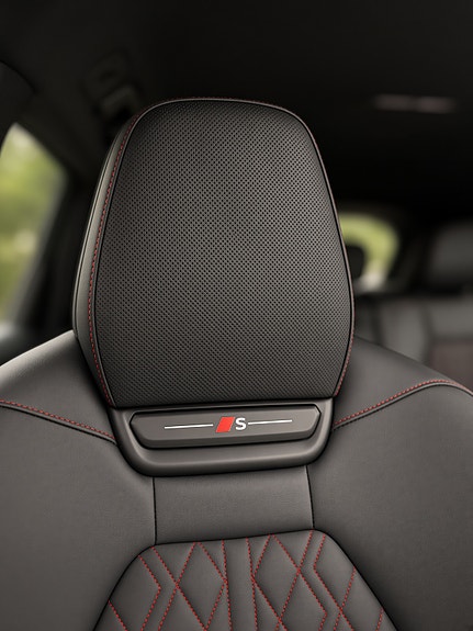 Audi Q6 e-tron 7 of 15