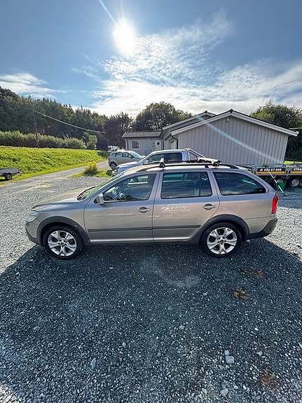 Skoda Octavia Scout 7 of 30