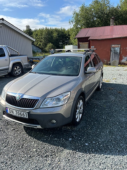 Skoda Octavia Scout 4 of 30