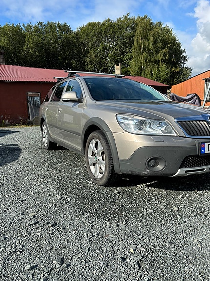 Skoda Octavia Scout 5 of 30