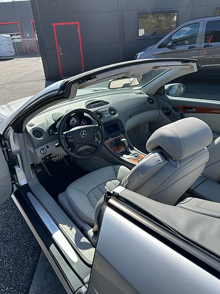 Mercedes-Benz SL55 11 of 15