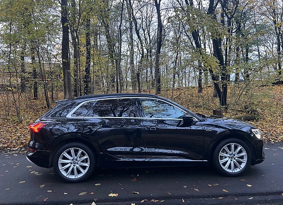 Audi e-tron 5 of 22