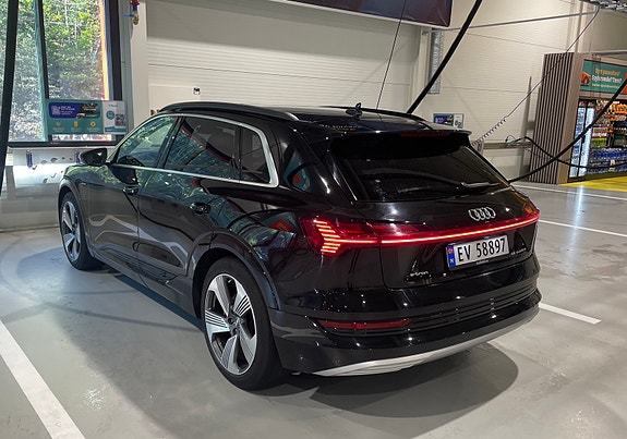 Audi e-tron 19 of 22