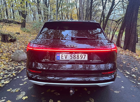 Audi e-tron 7 of 22
