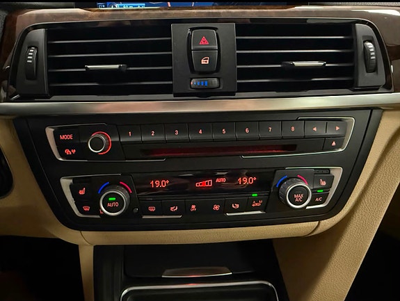 BMW 328i 17 of 30