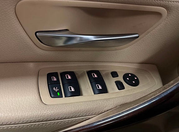 BMW 328i 27 of 30