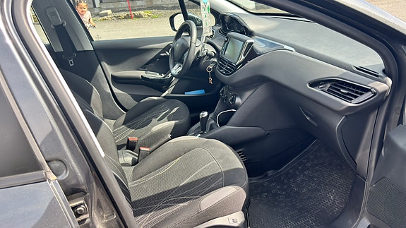 Peugeot 208 9 of 13