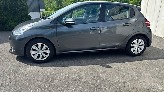 Peugeot 208 4 of 13