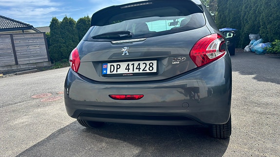 Peugeot 208 3 of 13