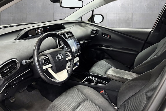 Toyota Prius Plug-in Hybrid 11 of 30